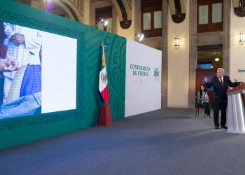 AMLO destaca avances de la vacunación a personas adultas mayores