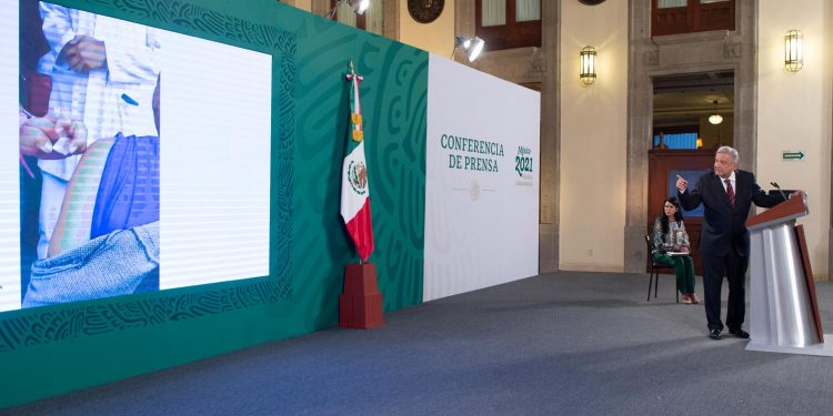 AMLO destaca avances de la vacunación a personas adultas mayores