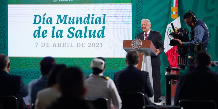 AMLO reconoce a las y los médicos y enfermeros en el Día Mundial de la Salud