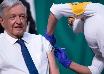 AMLO se vacuna contra la COVID-19