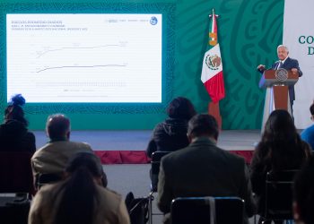 Gobierno de México asegura que para mayo estarán vacunados adultos mayores e integrantes del sector educativo