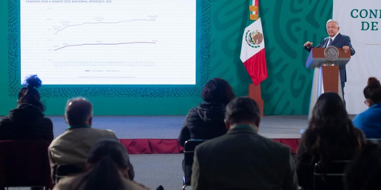 Gobierno de México asegura que para mayo estarán vacunados adultos mayores e integrantes del sector educativo