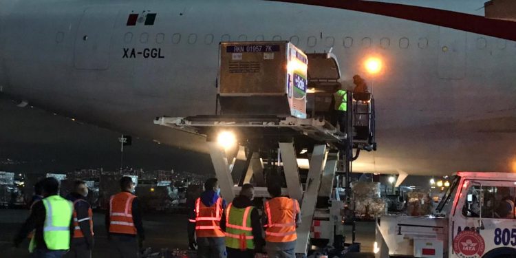 Recibe México más de un millón 200 mil dosis de vacunas AstraZeneca contra COVID-19