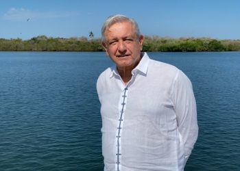 AMLO conmemora Día de las y los Maestros durante gira de trabajo en San Blas, Nayarit