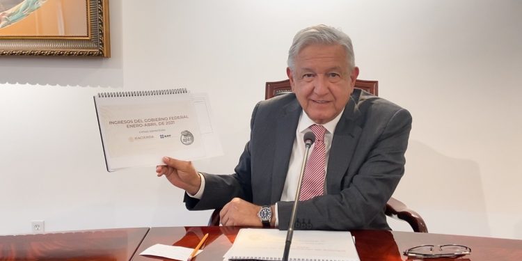 AMLO destaca recaudación estable