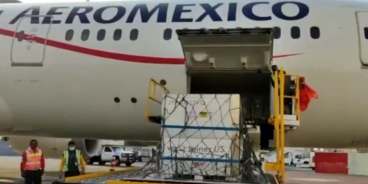 Arriban a México más de tres millones de vacunas envasadas contra COVID-19