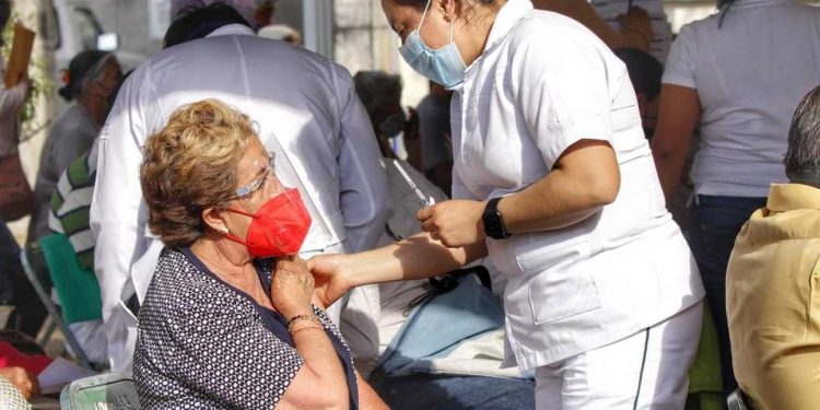 En tres días de vacunación, completaron esquema 116 mil 820 habitantes de Puebla capital