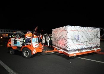 Recibe México más de 700 mil dosis de vacunas envasadas de AstraZeneca contra COVID-19