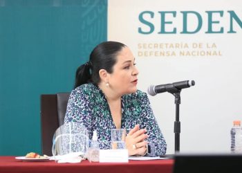 Recibe la senadora Mónica Fernández la “Moneda al Desafío”, del Ejército Mexicano
