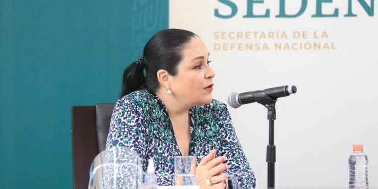Recibe la senadora Mónica Fernández la “Moneda al Desafío”, del Ejército Mexicano