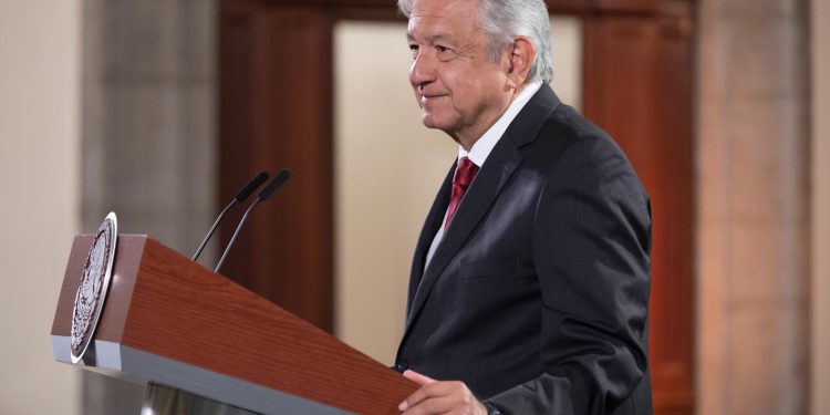 AMLO celebra arribo de dosis de vacuna Janssen