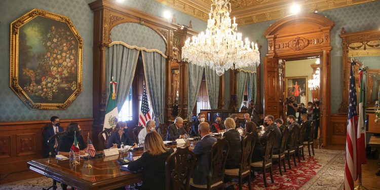 AMLO  dialoga sobre migración con vicepresidenta de Estados Unidos, Kamala Harris