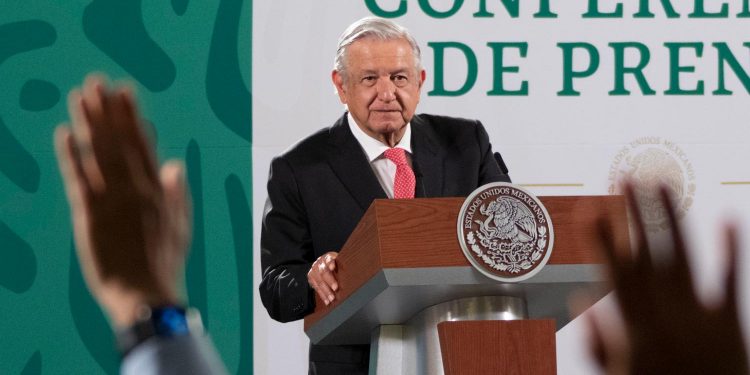 AMLO llama a habitantes de Sonora a vacunarse contra COVID-19