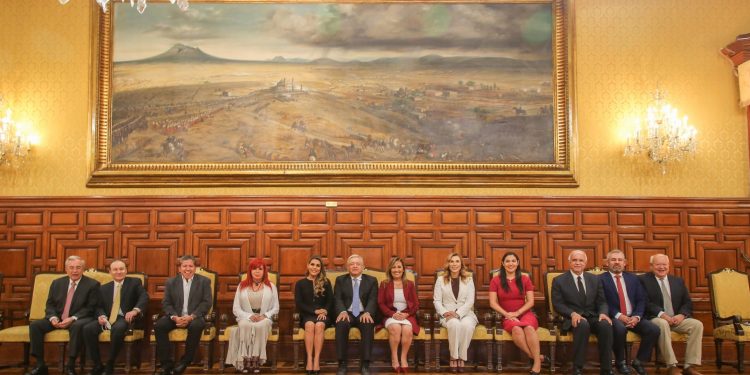 AMLO se reúne con las y los gobernadores electos