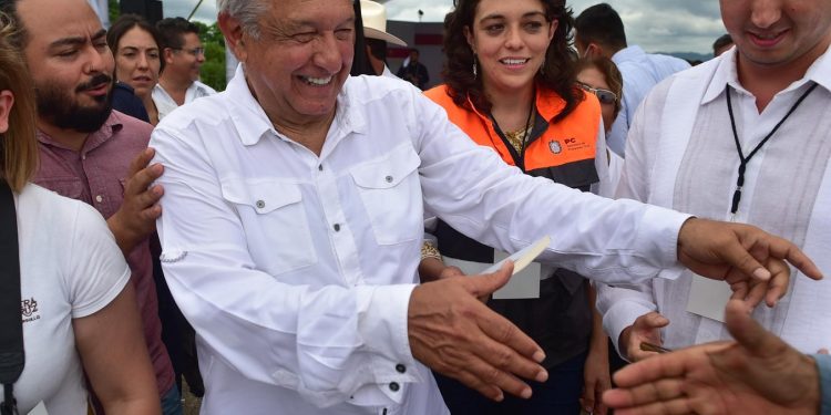 AMLO supervisa construcción de Autopista Cardel – Poza Rica