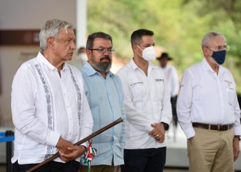 AMLO supervisa construcción de autopista Barranca Larga-Ventanilla en Oaxaca