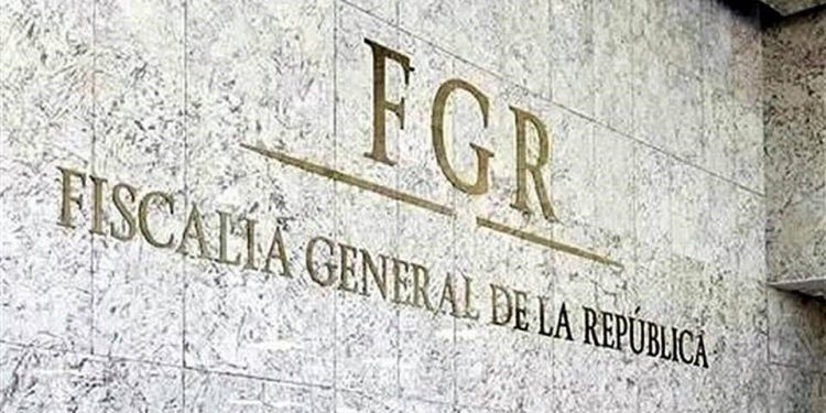 FGR obtiene vinculación en contra de un exservidor público y un funcionario de universidad