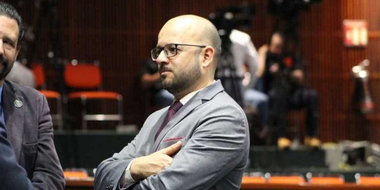 Gobernador de Querétaro abusa de su poder, denuncia diputado