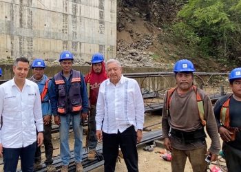 Gobierno de México reconoce a trabajadores de la construcción en supervisión de obra de autopista Puerto Escondido-Oaxaca