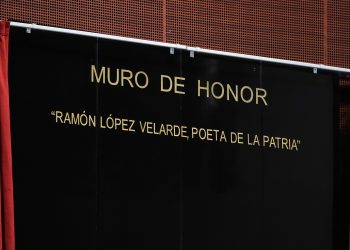 Inscriben con letras doradas, en el Senado, nombre de “Ramón López Velarde, poeta de la Patria”