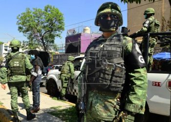 La Guardia Nacional y el INM rescatan a 57 migrantes que viajaban en un autobús de pasajeros con reporte de robo