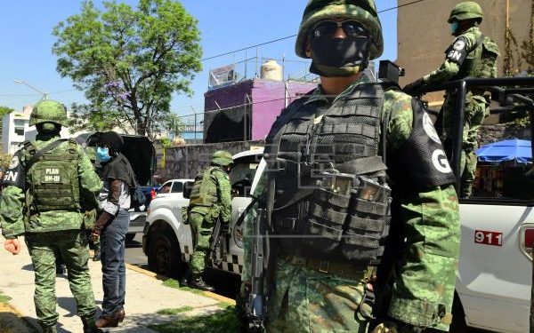 La Guardia Nacional y el INM rescatan a 57 migrantes que viajaban en un autobús de pasajeros con reporte de robo