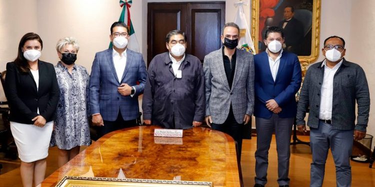 Miguel Barbosa se reúne con diputados electos del PRI