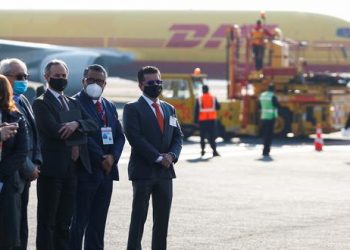 Recibe México 1.1 millones de vacunas de AstraZeneca