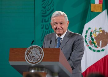 AMLO anuncia reforma para dar a CFE 54% del mercado nacional de energía eléctrica