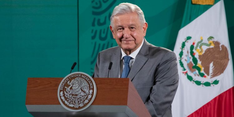 AMLO anuncia reforma para dar a CFE 54% del mercado nacional de energía eléctrica