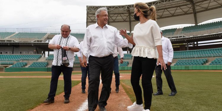 AMLO constata avances de acciones de mejoramiento urbano en San Luis Río Colorado, Sonora