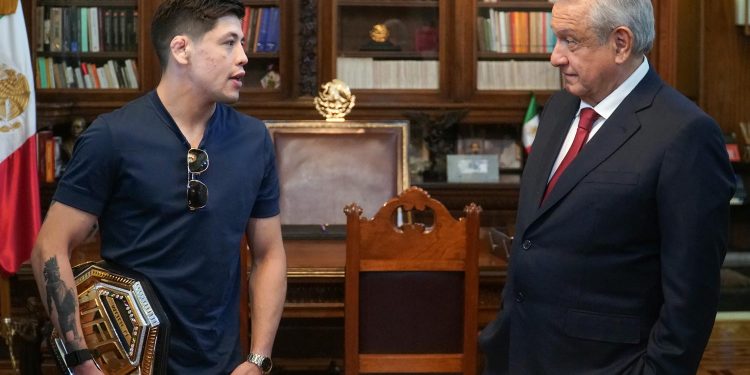 AMLO destaca a campeón mexicano en UFC, Brandon Moreno