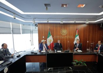 Dialoga Ricardo Monreal con integrantes de la industria de la construcción