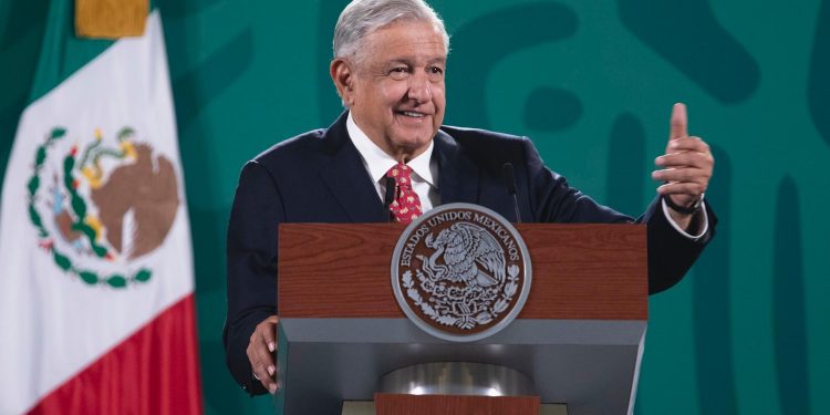 Gobierno de México atiende impacto de explosión del ducto en Golfo