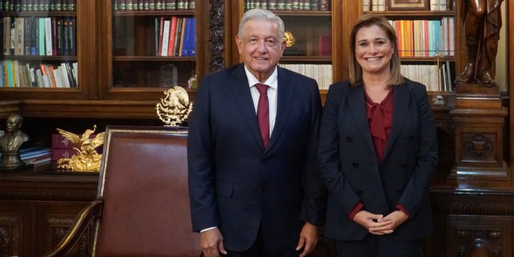 Presidente recibe a gobernadora electa de Chihuahua en Palacio Nacional