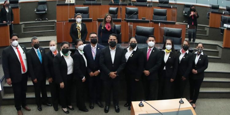 Toma protesta Eduardo Ramírez a Red Mexicana de Enfermeras y Enfermeros