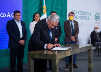 AMLO firma convenio con Fundación Teletón para fortalecer atención a niñas, niños y jóvenes con discapacidad