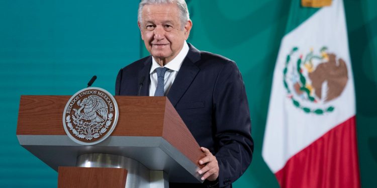 AMLO presenta Tianguis del Bienestar, entrega de mercancía confiscada en aduanas a quienes más lo necesitan