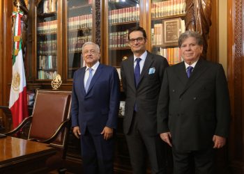 AMLO recibe a representantes de Multimedios y El País en Palacio Nacional