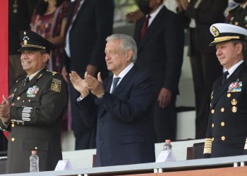 AMLO toma protesta al primer comandante del Ejército Mexicano