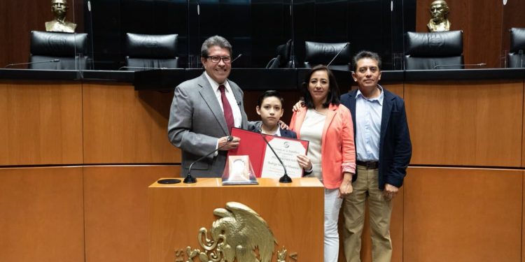 Reconoce Senado al niño Rodrigo Saldívar, primer lugar en la Competencia Internacional de Matemáticas