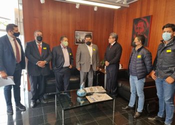 Se analiza un programa de apoyo a los centros de abasto: Alejandro Armenta