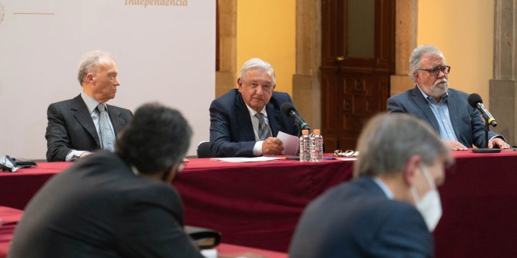 AMLO da seguimiento a investigación de caso Ayotzinapa