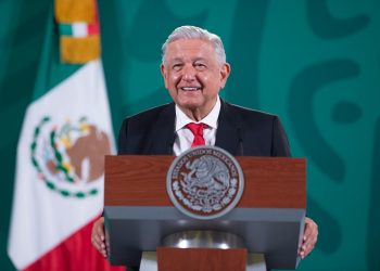 AMLO reafirma compromiso de no reelección