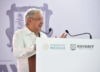 AMLO reafirma compromisos con habitantes de Nayarit
