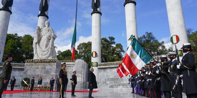 AMLO rinde homenaje a Niños Héroes de Chapultepec en 174 Aniversario de su Gesta Heroica