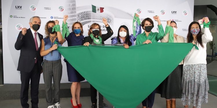 Grupo plural de senadoras pugna por el derecho de mujeres a decidir sobre su embarazo