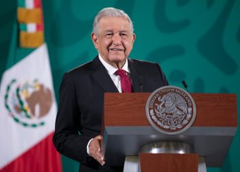 AMLO agradece a personal de salud su contribución durante pandemia