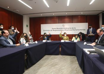 Avalan inscribir con letras doradas nombre de quien descubrió yacimiento de petróleo más grande de América Latina