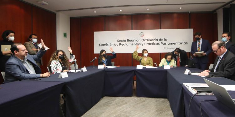 Avalan inscribir con letras doradas nombre de quien descubrió yacimiento de petróleo más grande de América Latina